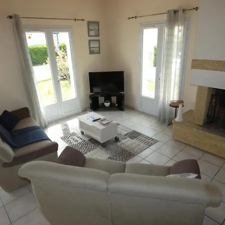 Hébergement de vacances Maison Lumineuse Avec Jardin Pres De La - 2 Chambres, Animaux Acceptes, Wifi, Parking - Fr-1-540-286 *