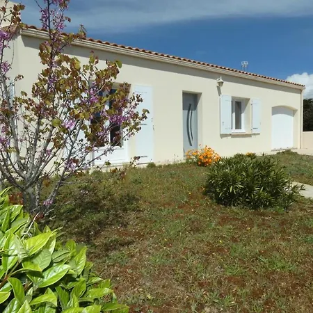 Ferienhaus Maison Lumineuse Avec Jardin - 4 Personnes
